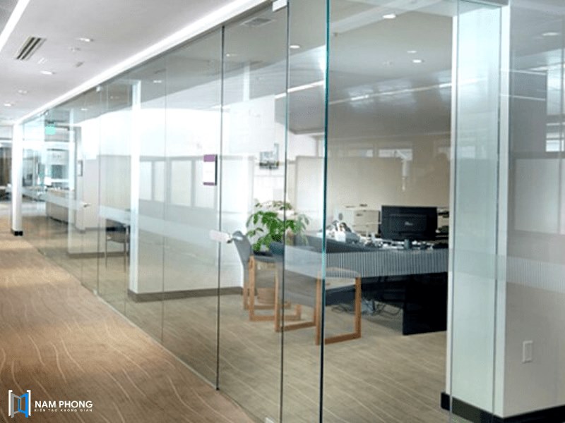 Mẫu vách kính văn phòng chuyên nghiệp