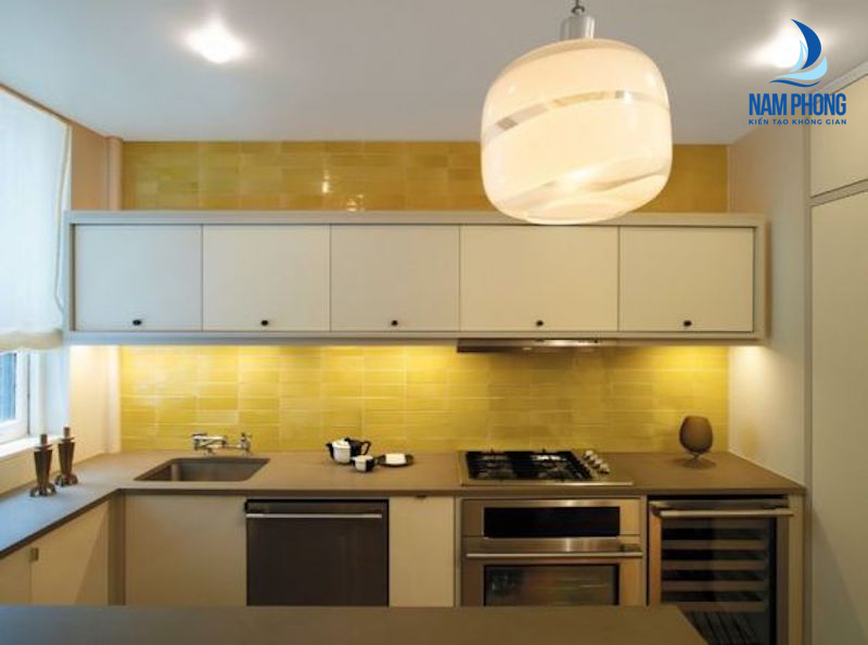 kính màu ốp bếp