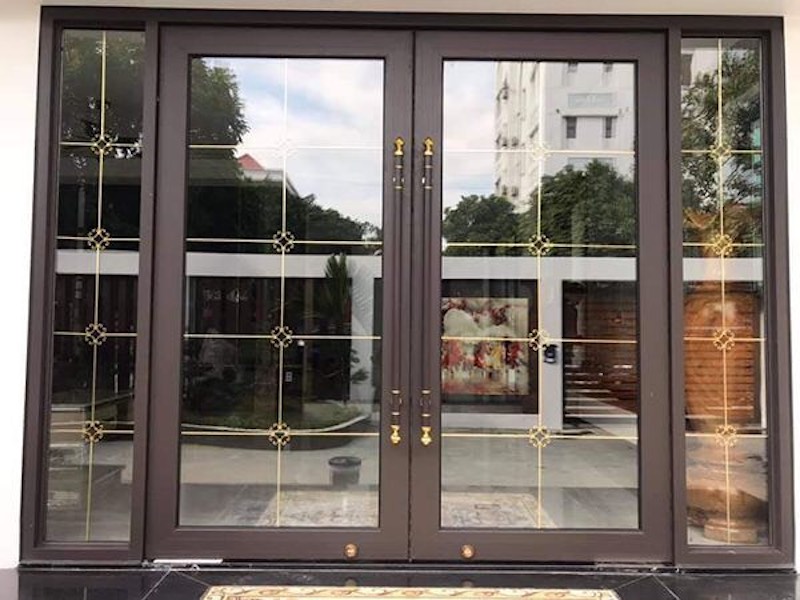 cửa kính thuỷ lực khung nhôm