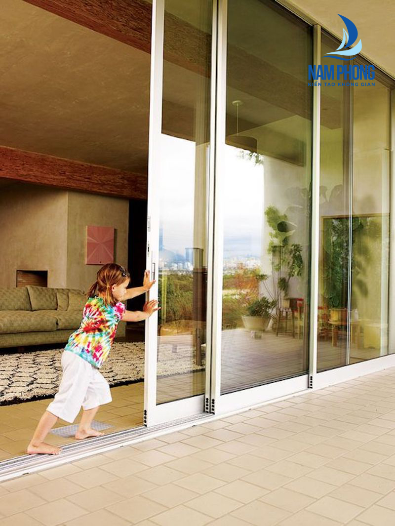 cửa kính cường lực lùa 3 cánh