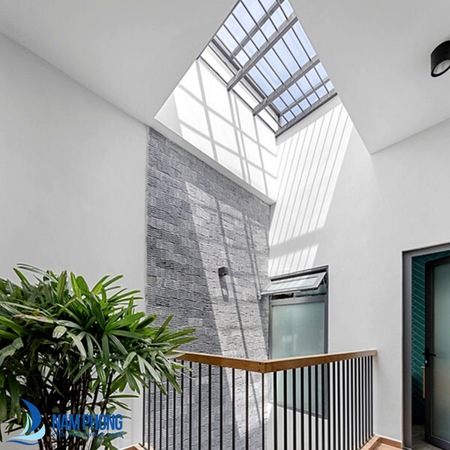 mái kính giếng trời kính cường lực