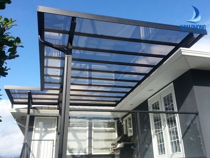lắp đặt mái kính cường lực
