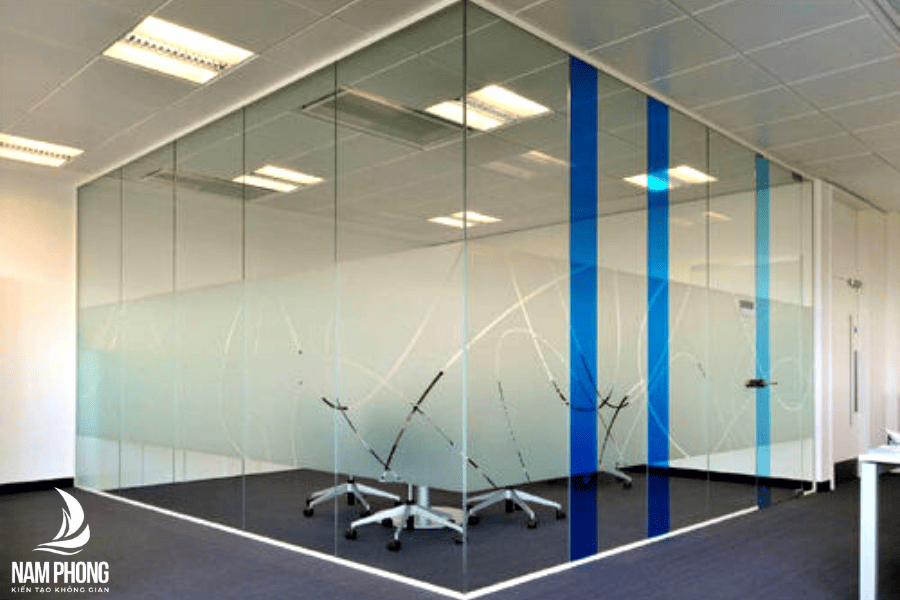 Vách kính cường lực văn phòng hiện đại