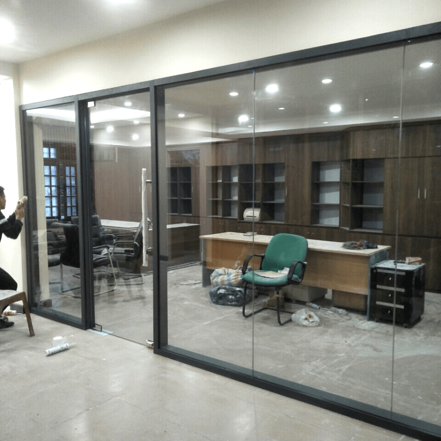 Vách kính cường lực khung nhôm Xingfa