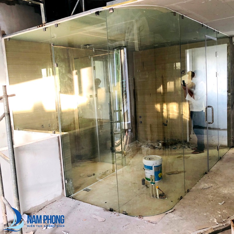 vach kinh phong tam uon cong