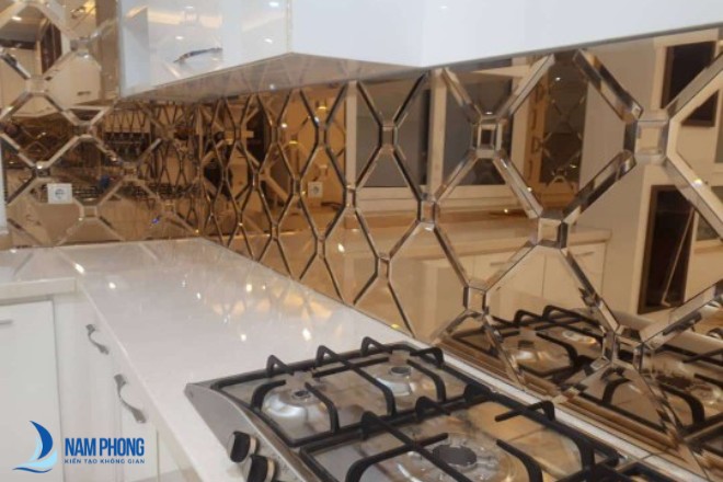 Top 25+ Mẫu Kính Ốp Bếp Vân Đá Chính Hãng Đẹp Nhất ung dung lam kinh op bep