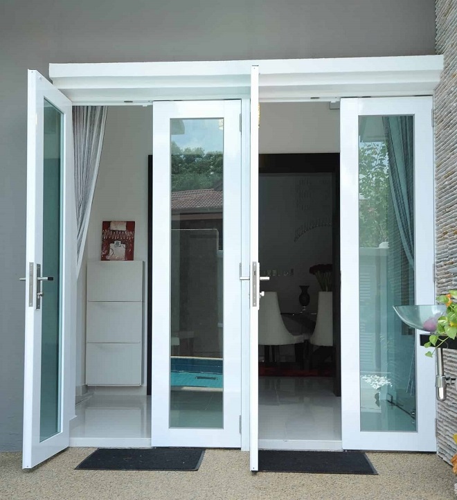Mẫu cửa chính bằng nhôm Xingfa trắng