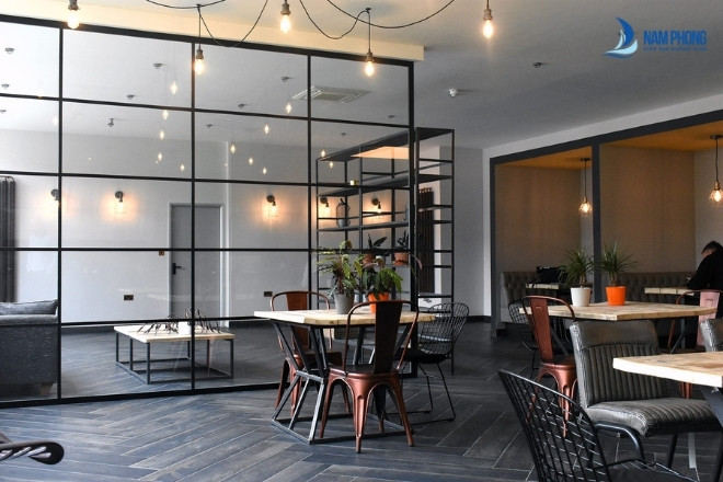 Cách nhận biết vách kính cường lực chất lượng, độ bền cao