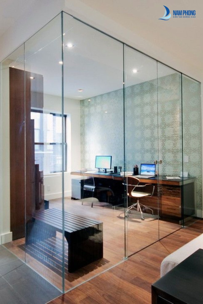 Vách kính gia đình ngăn nơi làm việc
