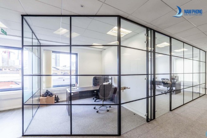 Vách kính văn phòng đẹp, thiết kế sang trọng