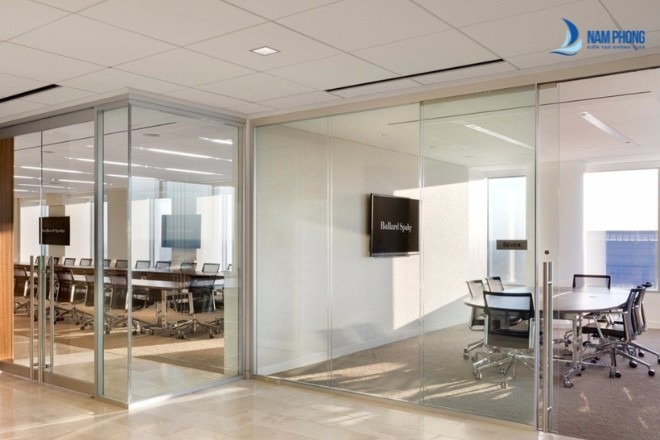 Vách kính văn phòng gia rẻ, phong cách trẻ trung