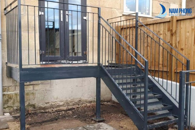 Mẫu cầu thang kiểu dáng đơn giản được lựa chọn nhiều nhất