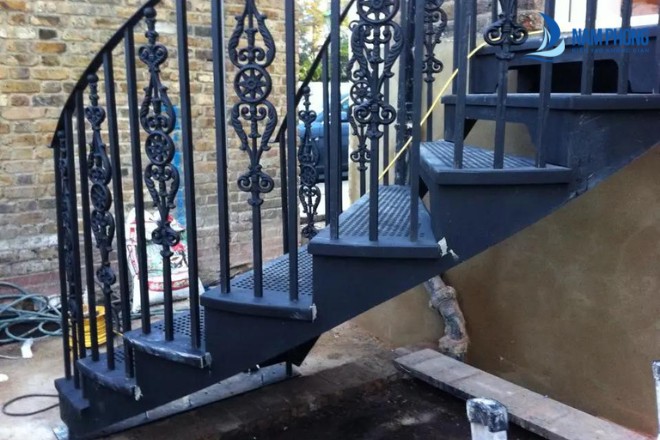 Mẫu cầu thang hoa văn trang trí nổi bật, độc đáo