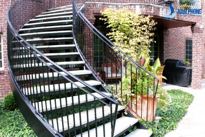 Tìm hiểu cầu thang sắt là như thế nào?