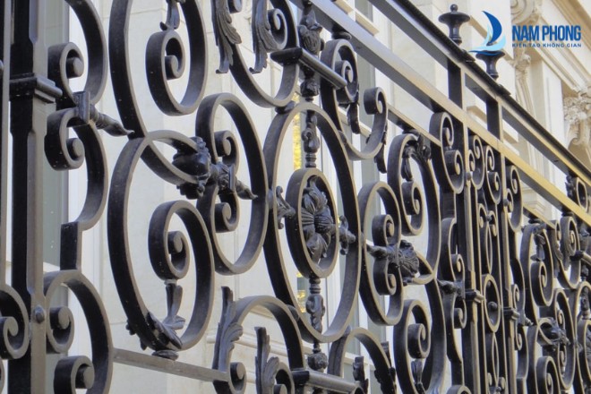 Mẫu lan can ban công thiết kế sang trọng