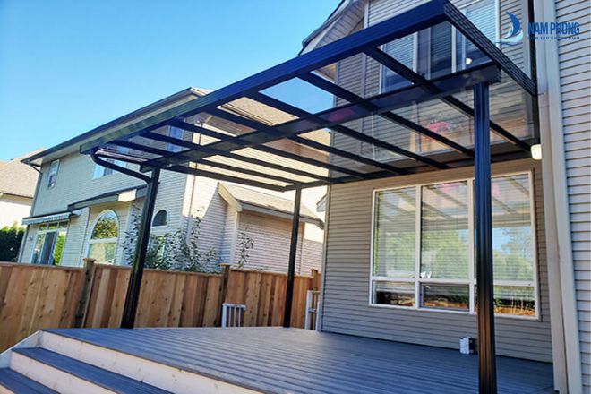 Báo Giá: 15 Mẫu Mái Kính Lấy Sáng Sang Trọng, Đẳng Cấp Mái hiên sắt hộp là gì?