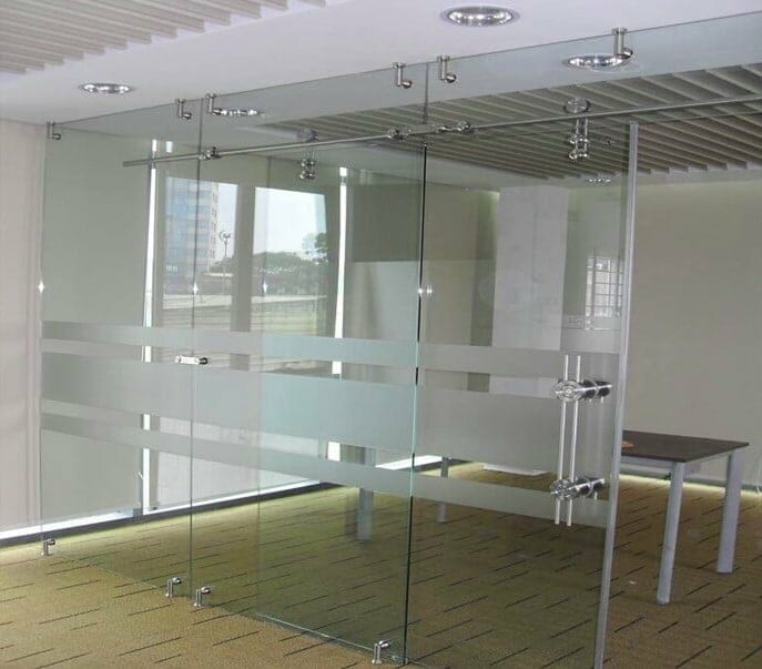 Cửa Lùa Kính Cường Lực Ray Treo – Giải Pháp Hiện Đại Cho Không Gian Sống cua-lua-kinh-cuong-luc-tay-treo-1