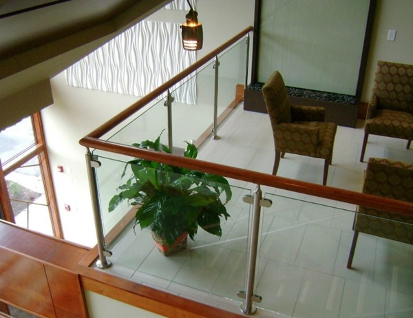 Lan can kính có khả năng chịu lực va đập mạnh