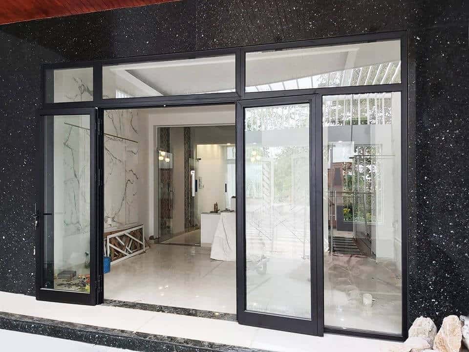 cửa nhôm phòng khách nhà phố sang trọng